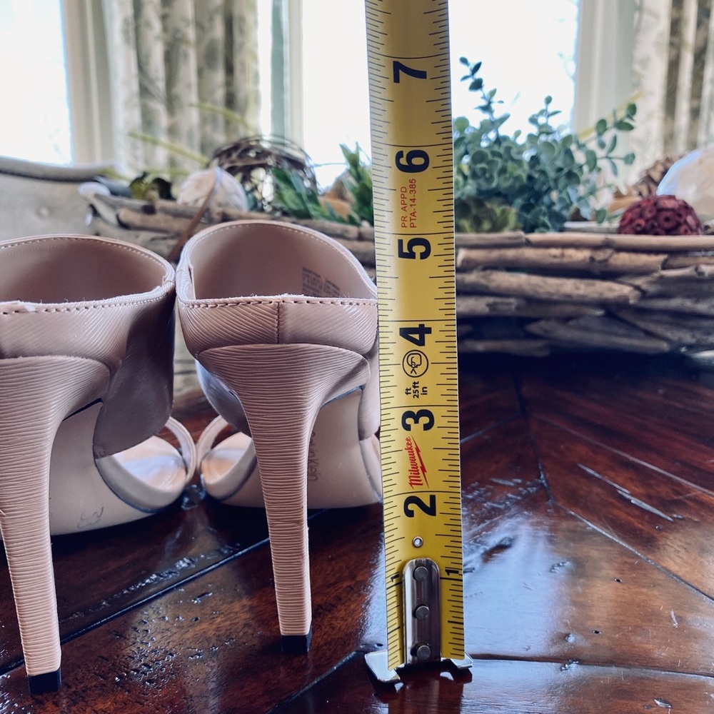 𝐂𝐚𝐥𝐯𝐢𝐧 𝐊𝐥𝐞𝐢𝐧 𝐇𝐞𝐞𝐥𝐬 - Picture 6 of 6